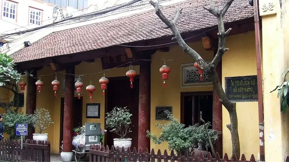 Thu phí tham quan tại đền Bạch Mã và đình Kim Ngân từ 8/12